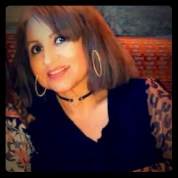 Meet your Posher, Sylvia - Picture 1 of 1